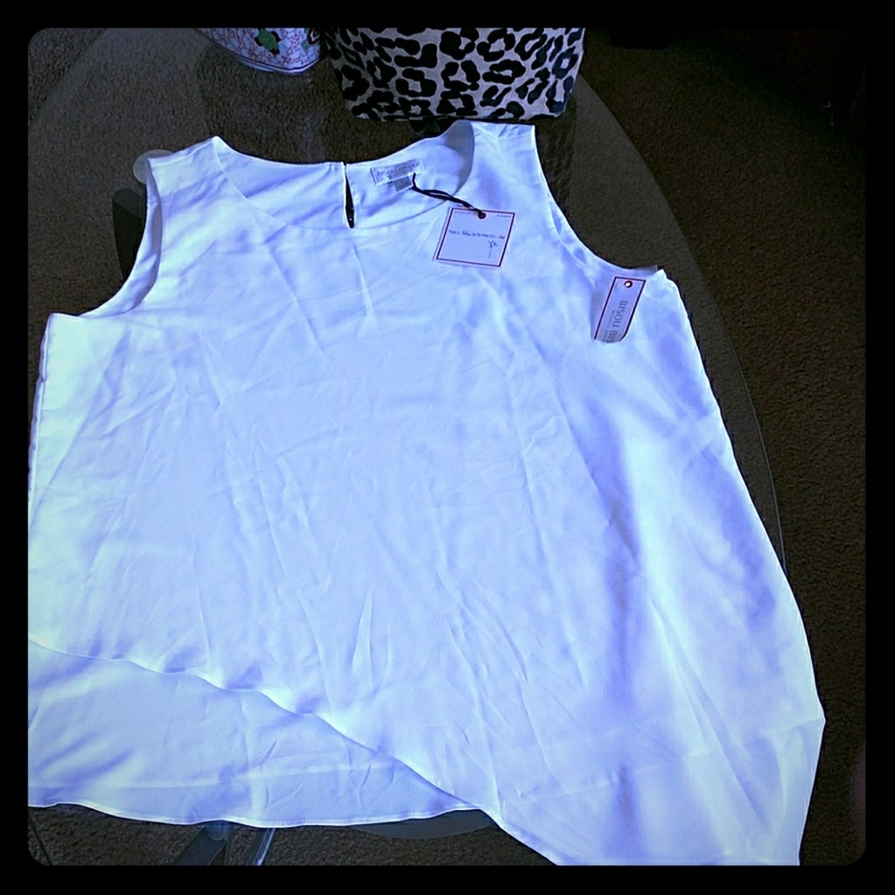 Bisou Bisou White sleevesless top